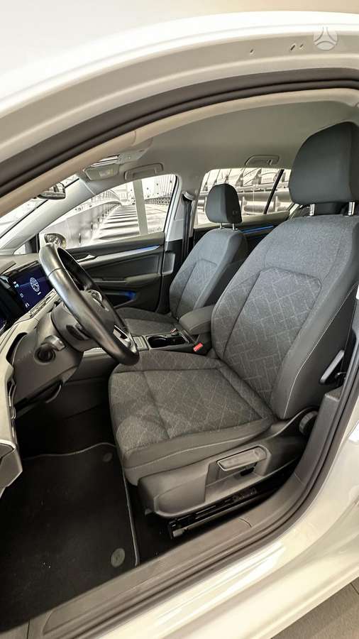 Volkswagen Golf - 8