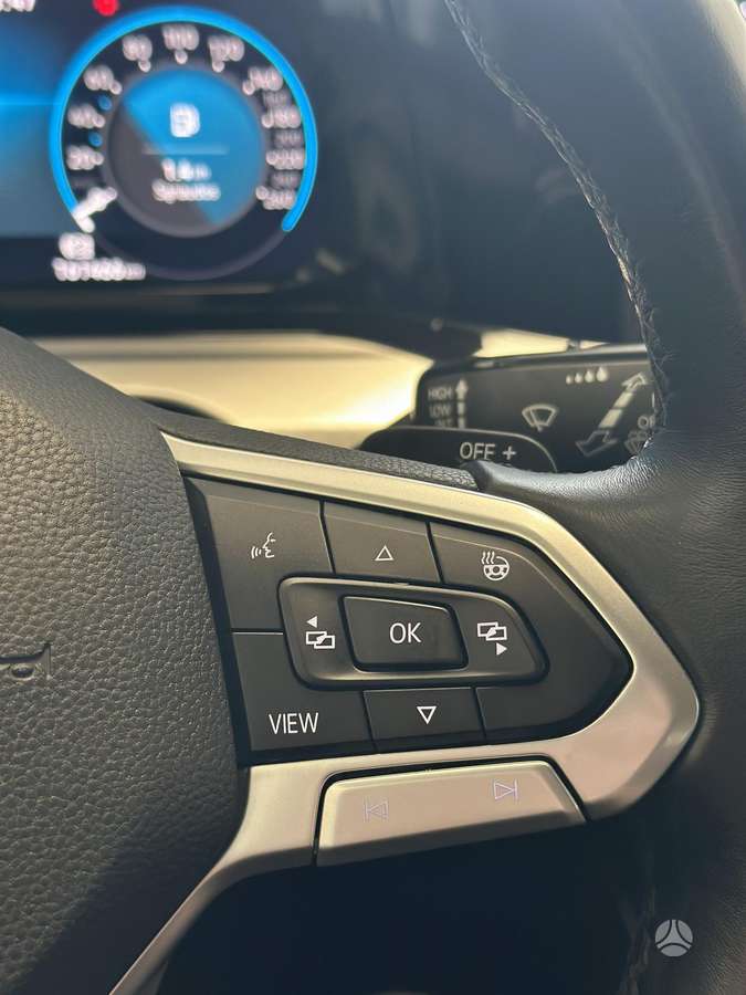 Volkswagen Golf - 10
