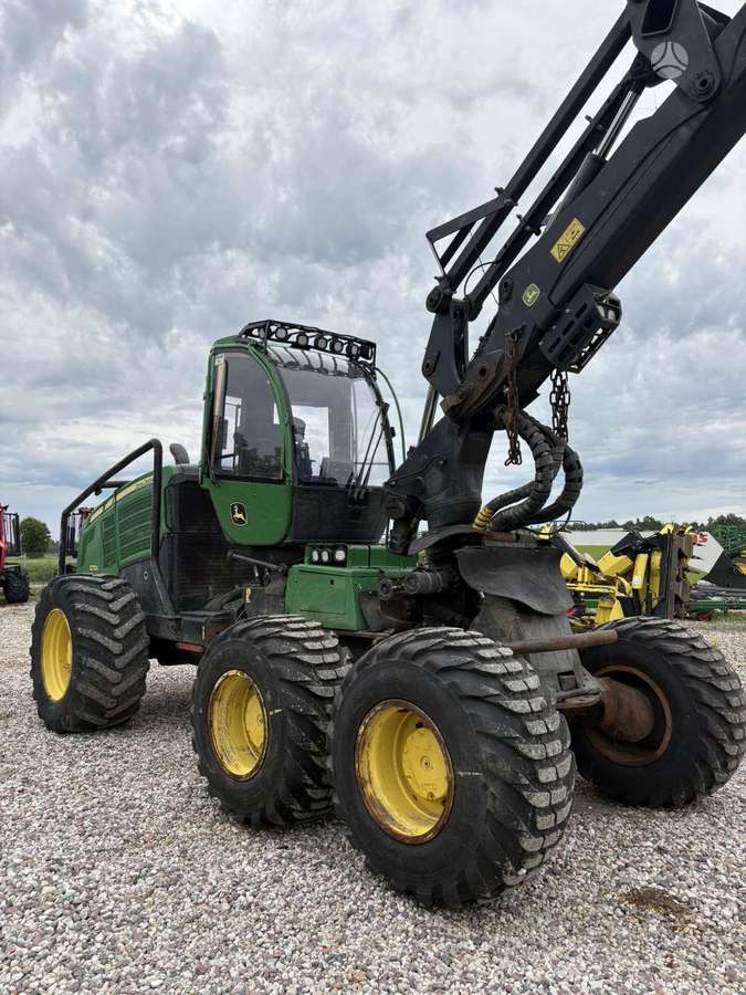 John Deere 1270G, harvesteri