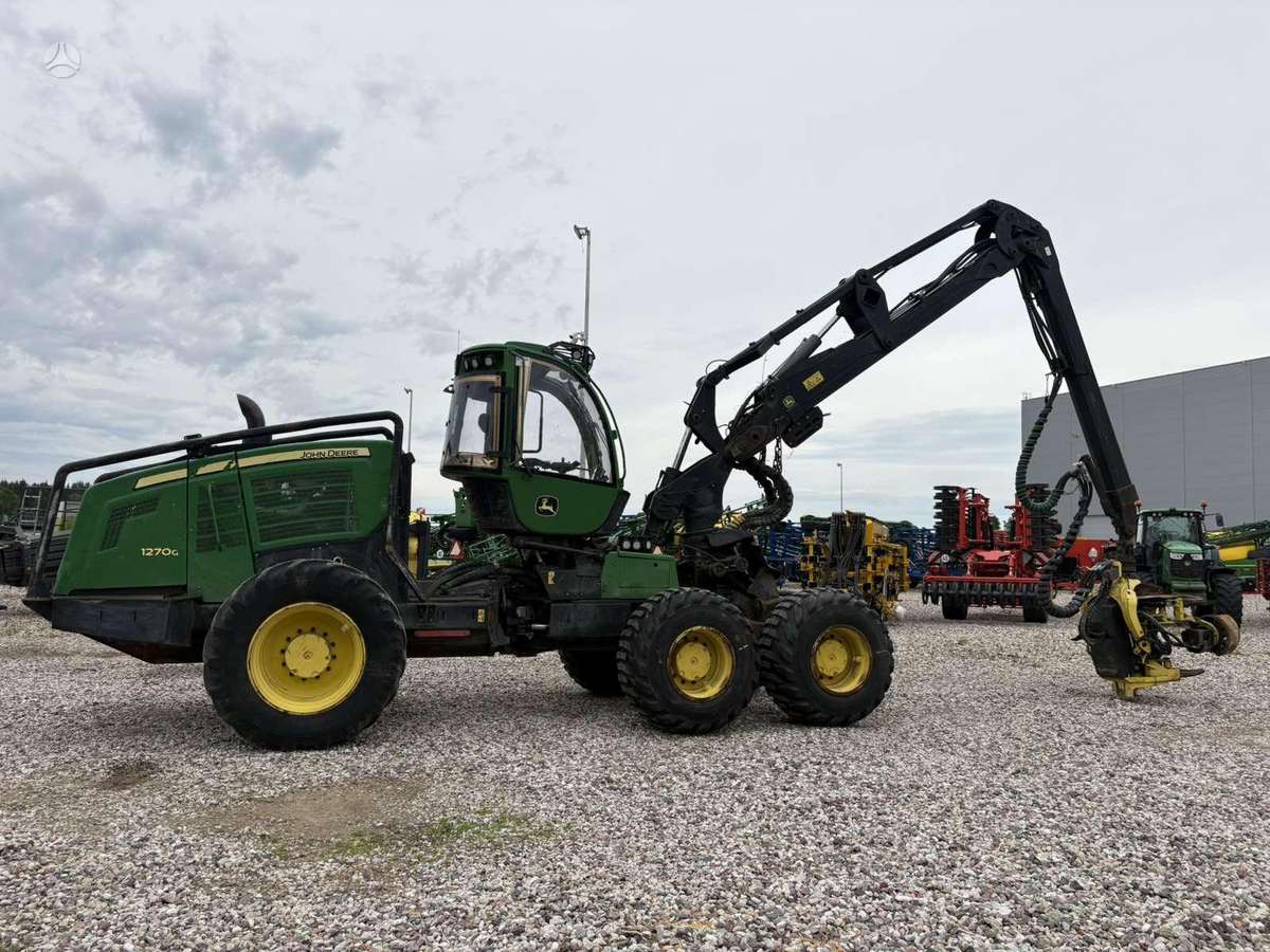John Deere 1270G, harvesteri
