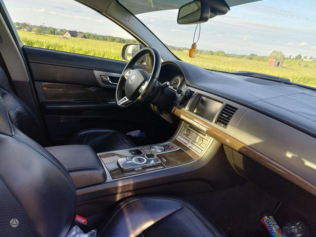Jaguar XF, 3.0 l., Седан