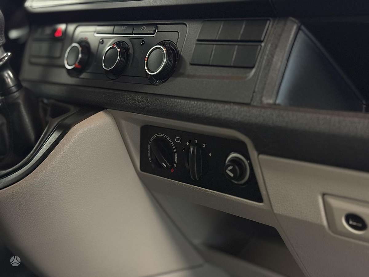 Volkswagen Transporter - 11