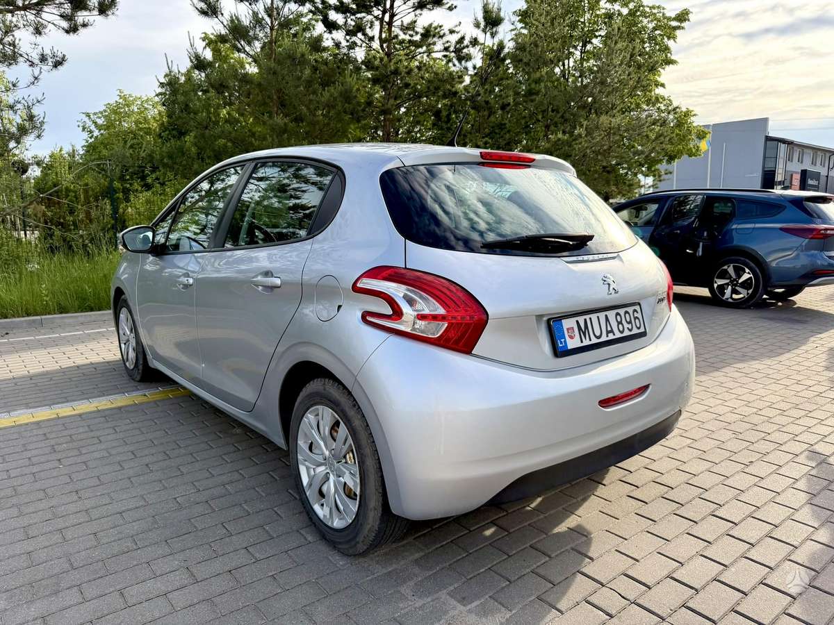 Peugeot 208, 1.2 l., hatchback