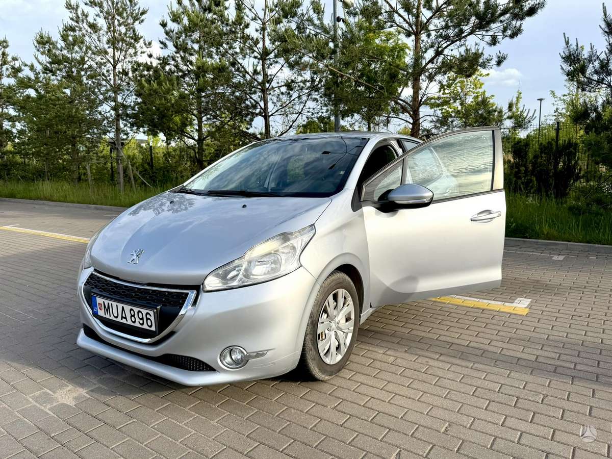 Peugeot 208, 1.2 l., hatchback