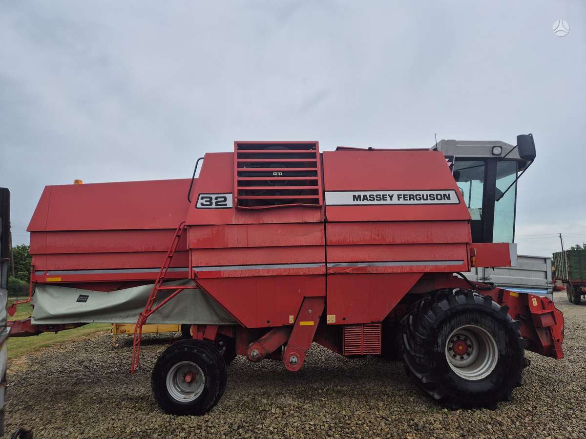 Massey Ferguson 32, combine harvesters