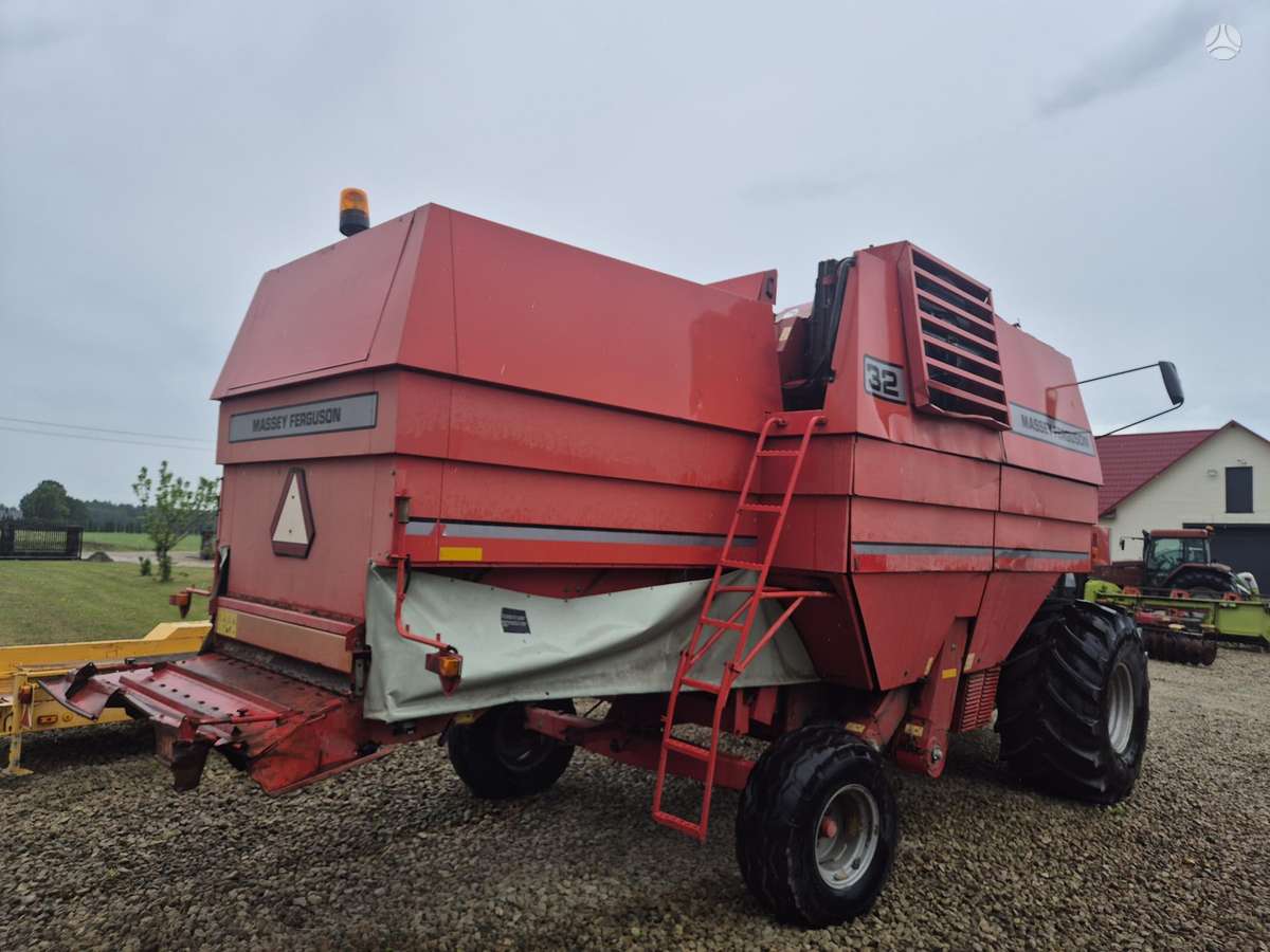 Massey Ferguson 32, kombainai