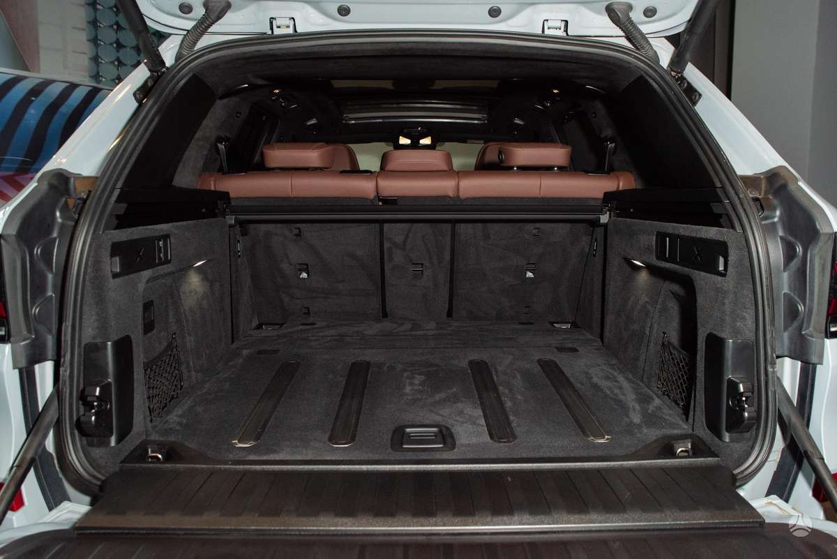 BMW X5, 3.0 l., off-road / crossover