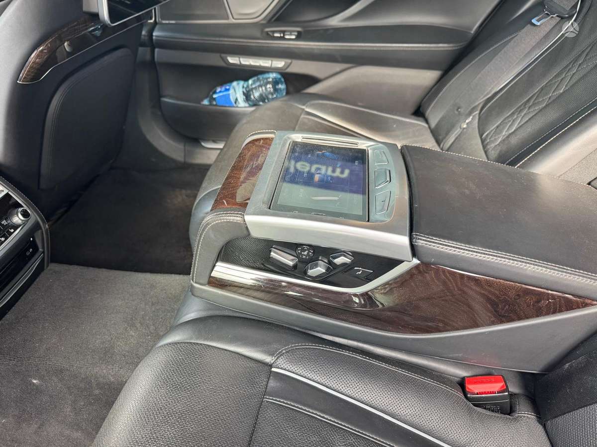 BMW 740, 3.0 l., Лимузин