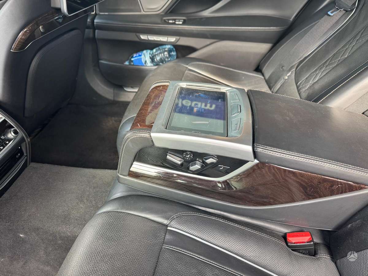 BMW 740, 3.0 l., Лимузин
