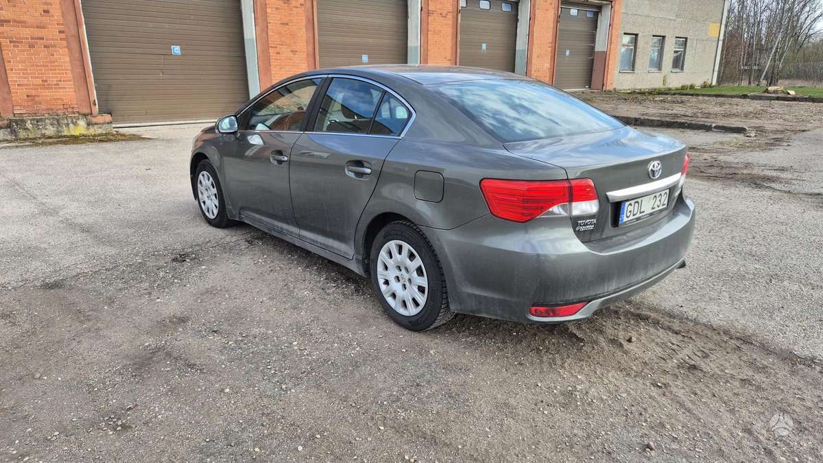 Toyota Avensis - 2