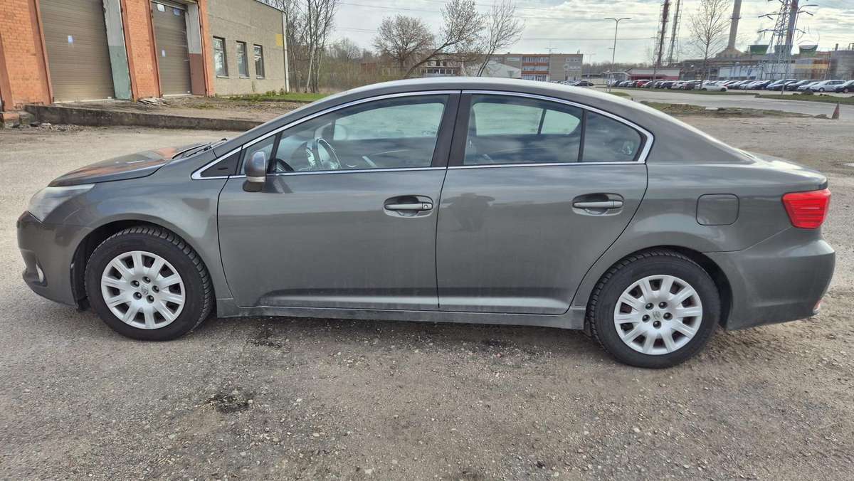 Toyota Avensis - 5