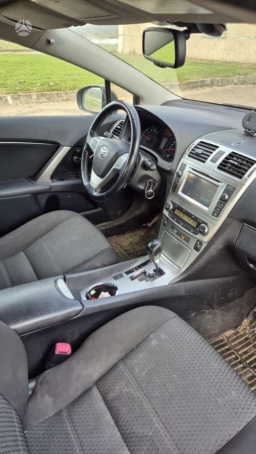 Toyota Avensis - 8