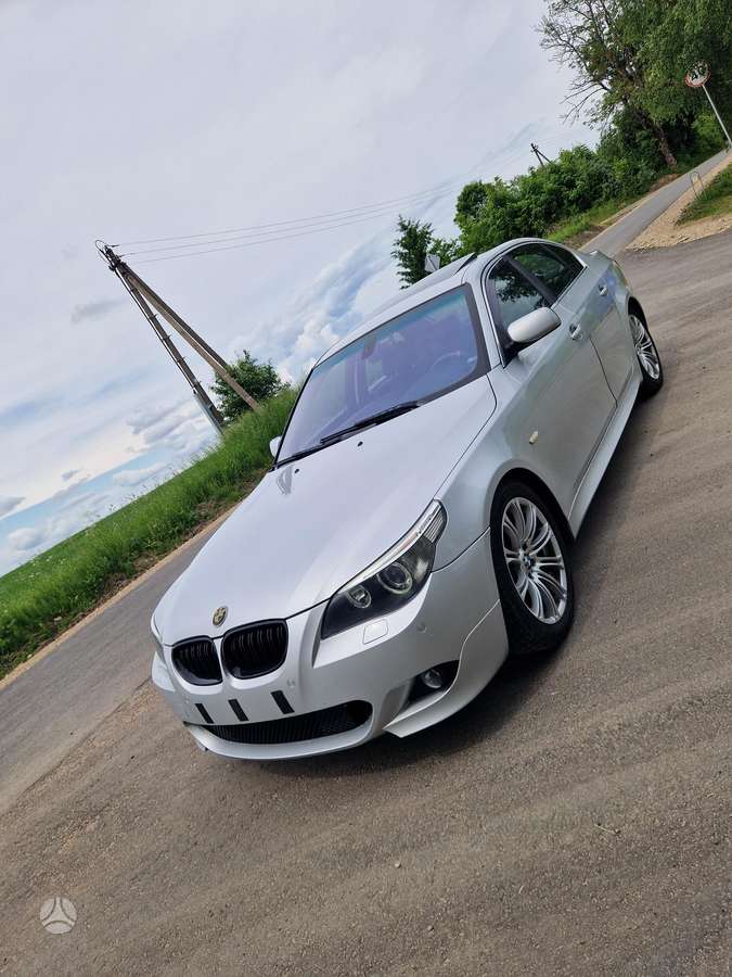 BMW 520, Седан