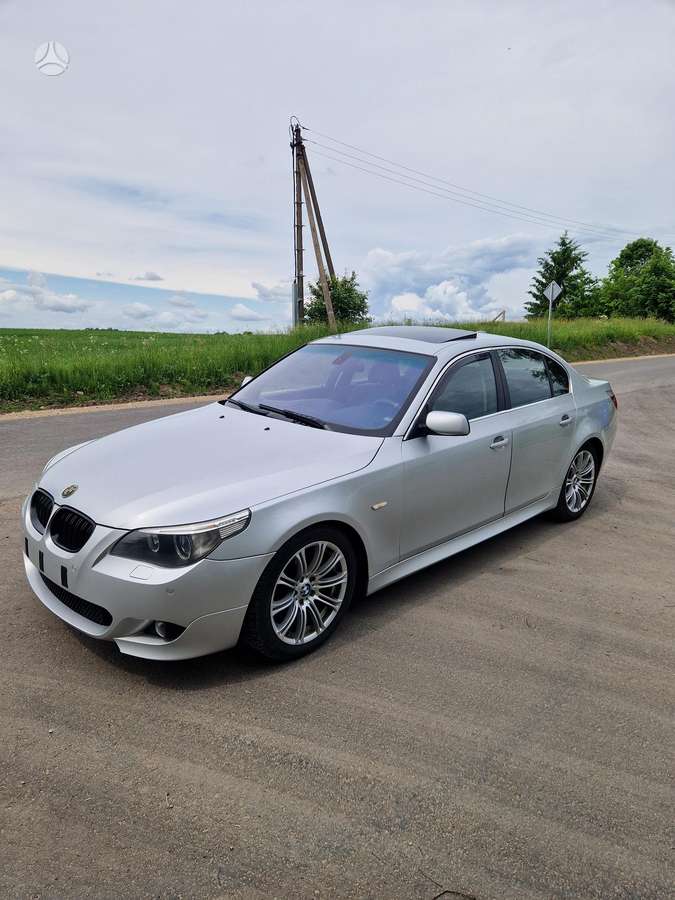 BMW 520, saloon / sedan