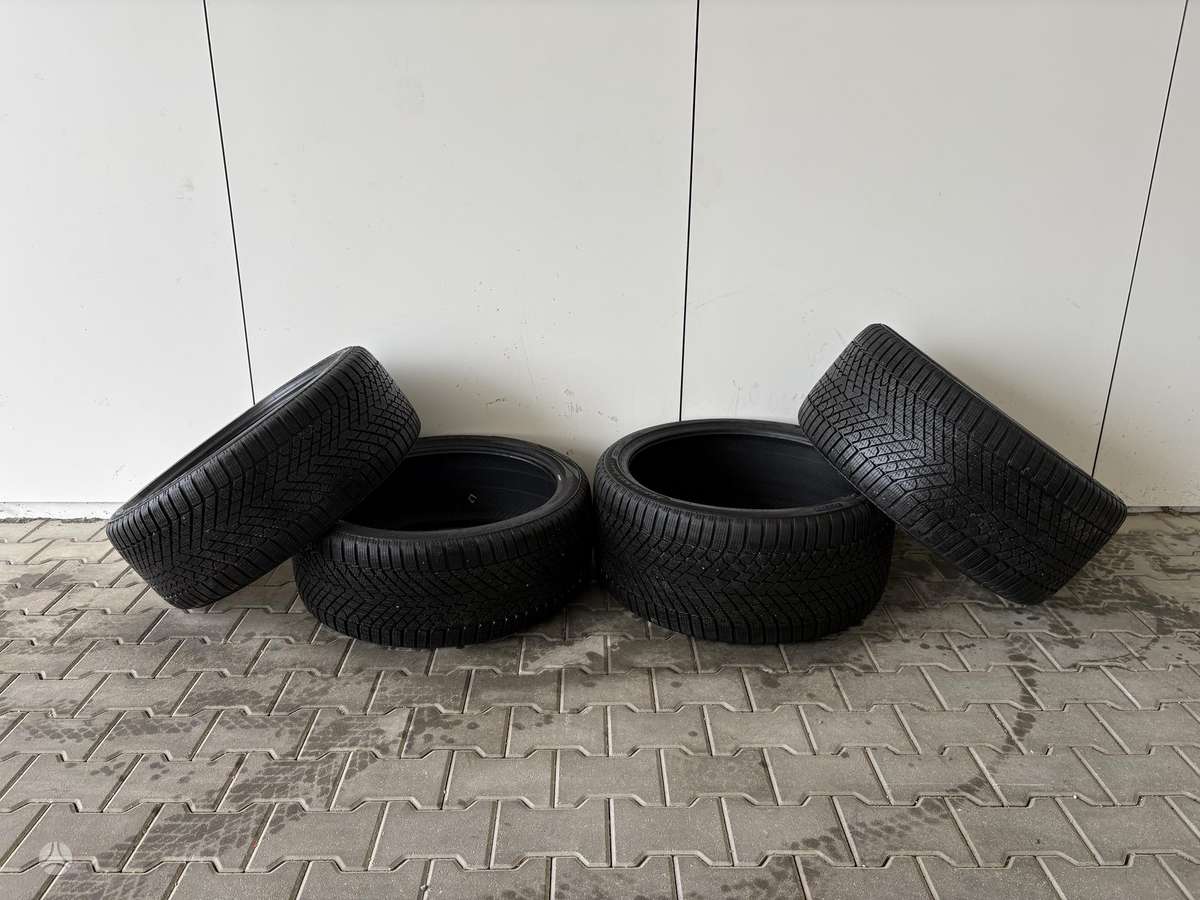Pirelli Scorpion Winter 2, winter 325/30 R23
