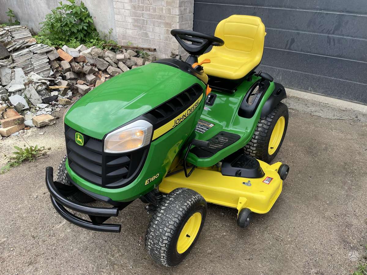 John Deere E180, садовые тракторы