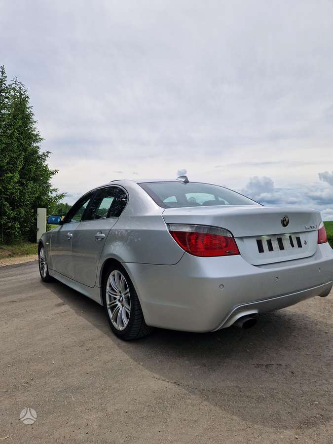 BMW 520, sedanas