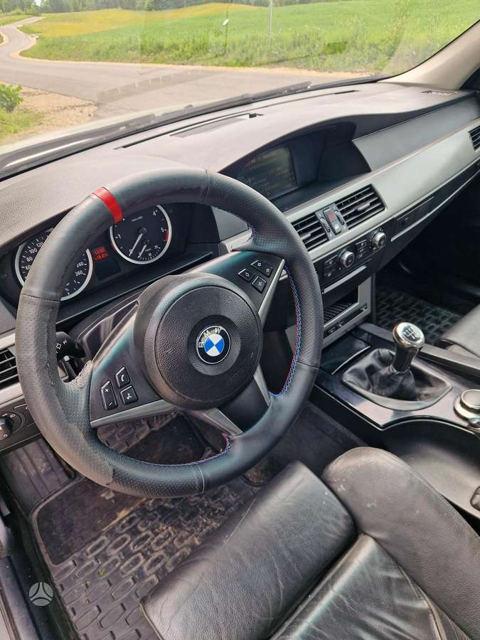 BMW 520, sedanas