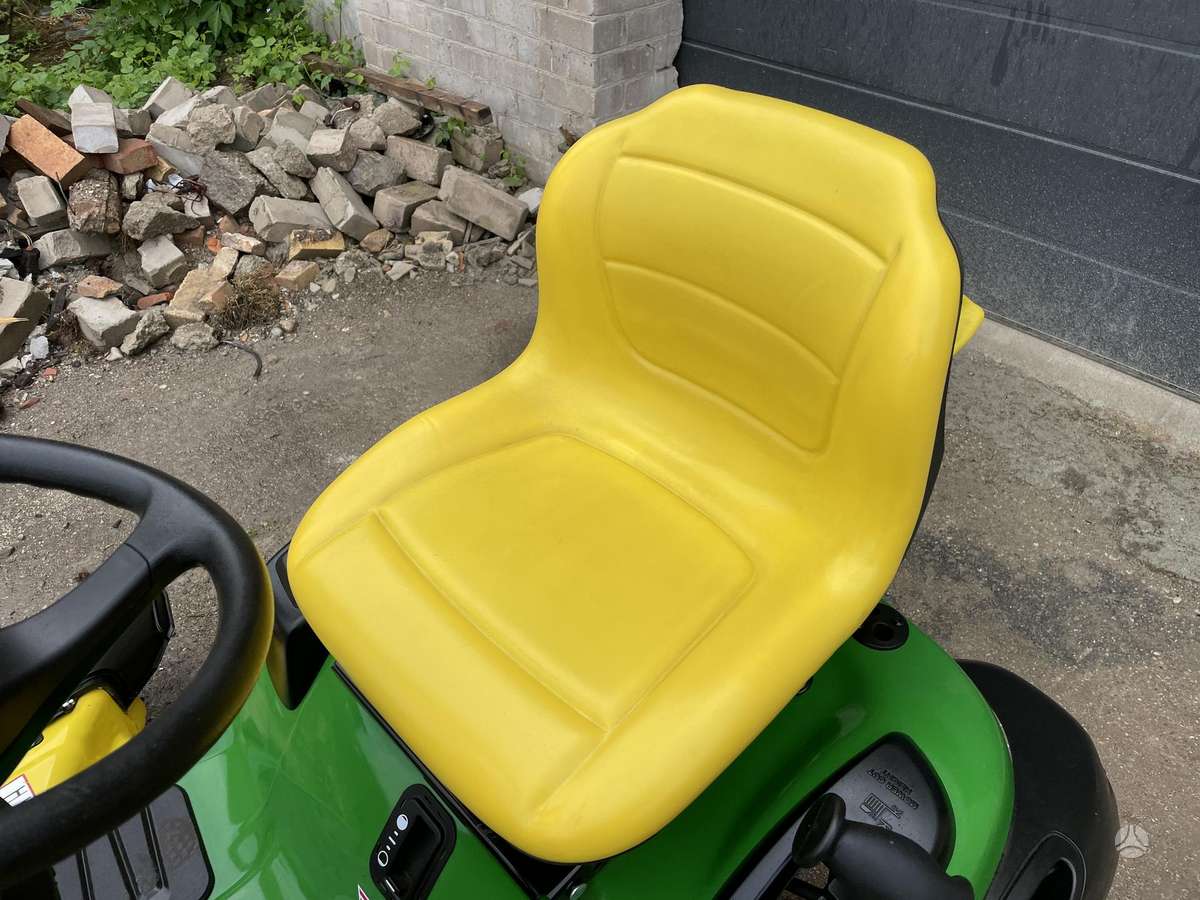 John Deere E180, sodo traktoriai