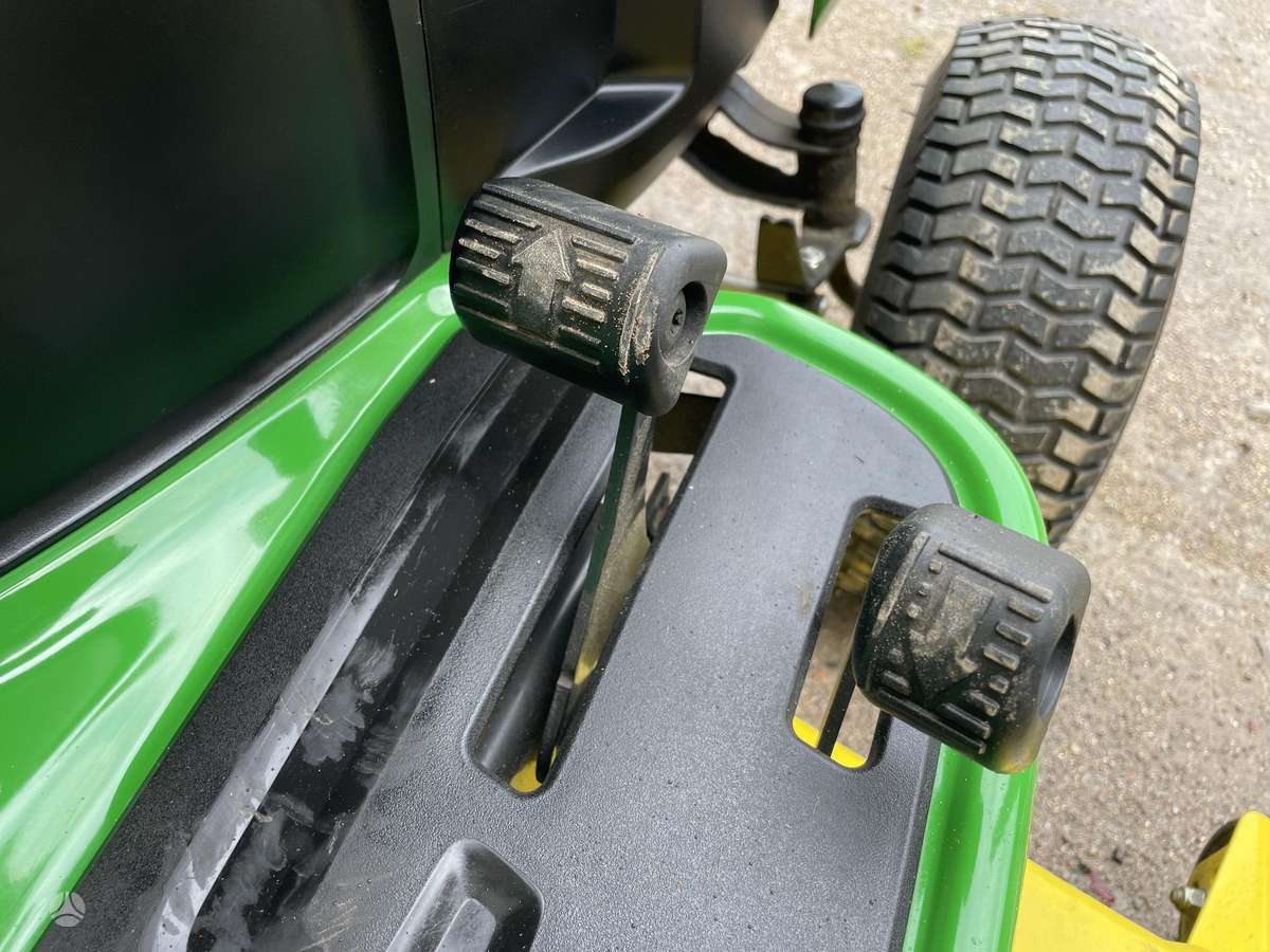 John Deere E180, sodo traktoriai