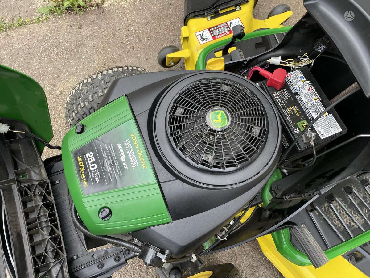 John Deere E180, sodo traktoriai