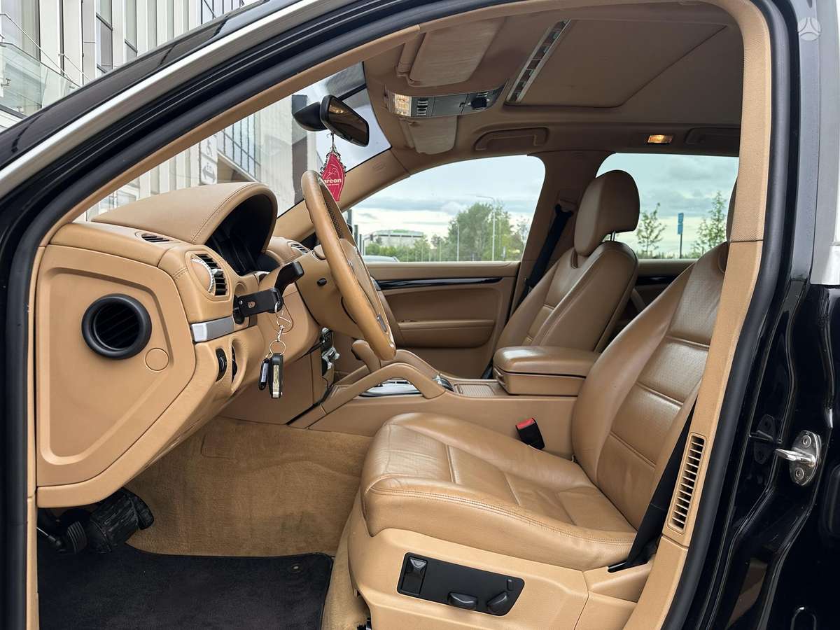 Porsche Cayenne - 8