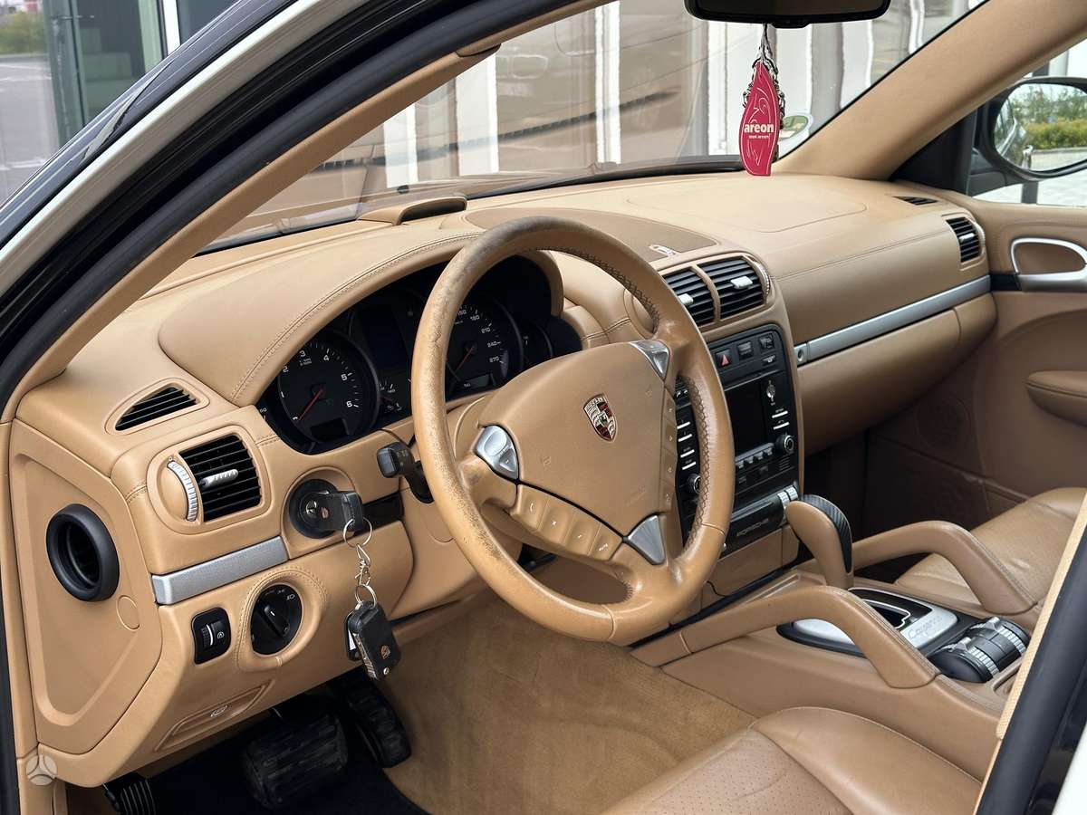 Porsche Cayenne - 7