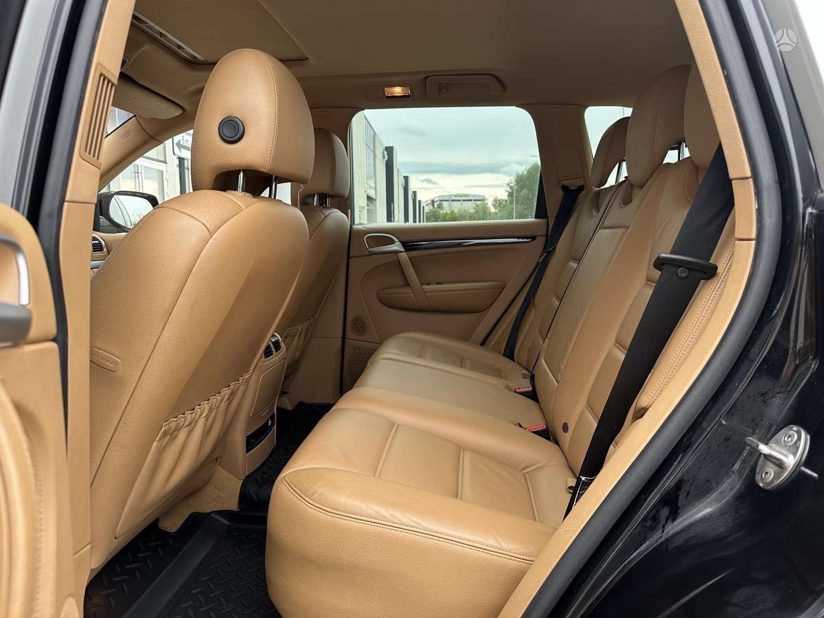 Porsche Cayenne - 9