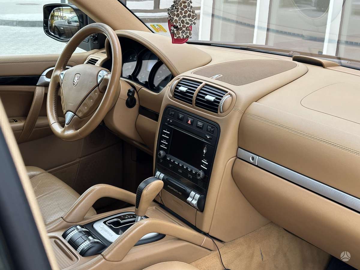 Porsche Cayenne - 12
