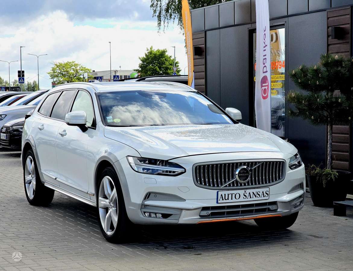 Volvo V90 Cross Country - 1