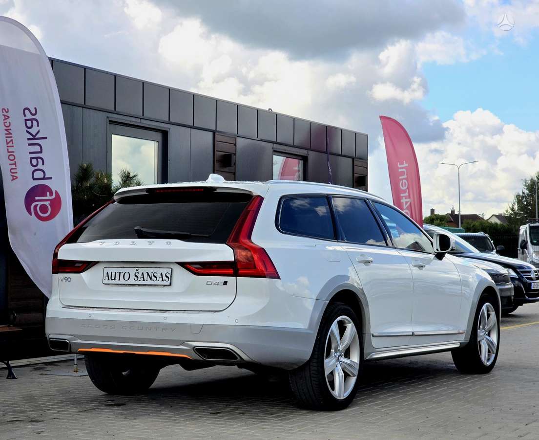 Volvo V90 Cross Country - 8