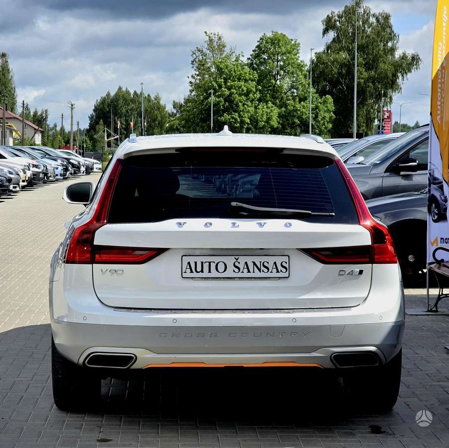 Volvo V90 Cross Country - 9