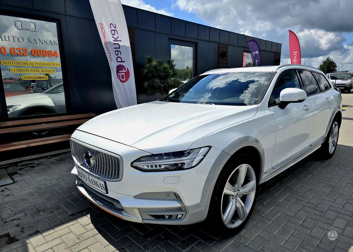 Volvo V90 Cross Country - 11