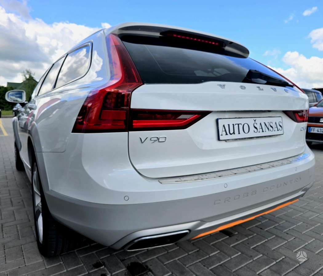 Volvo V90 Cross Country - 12
