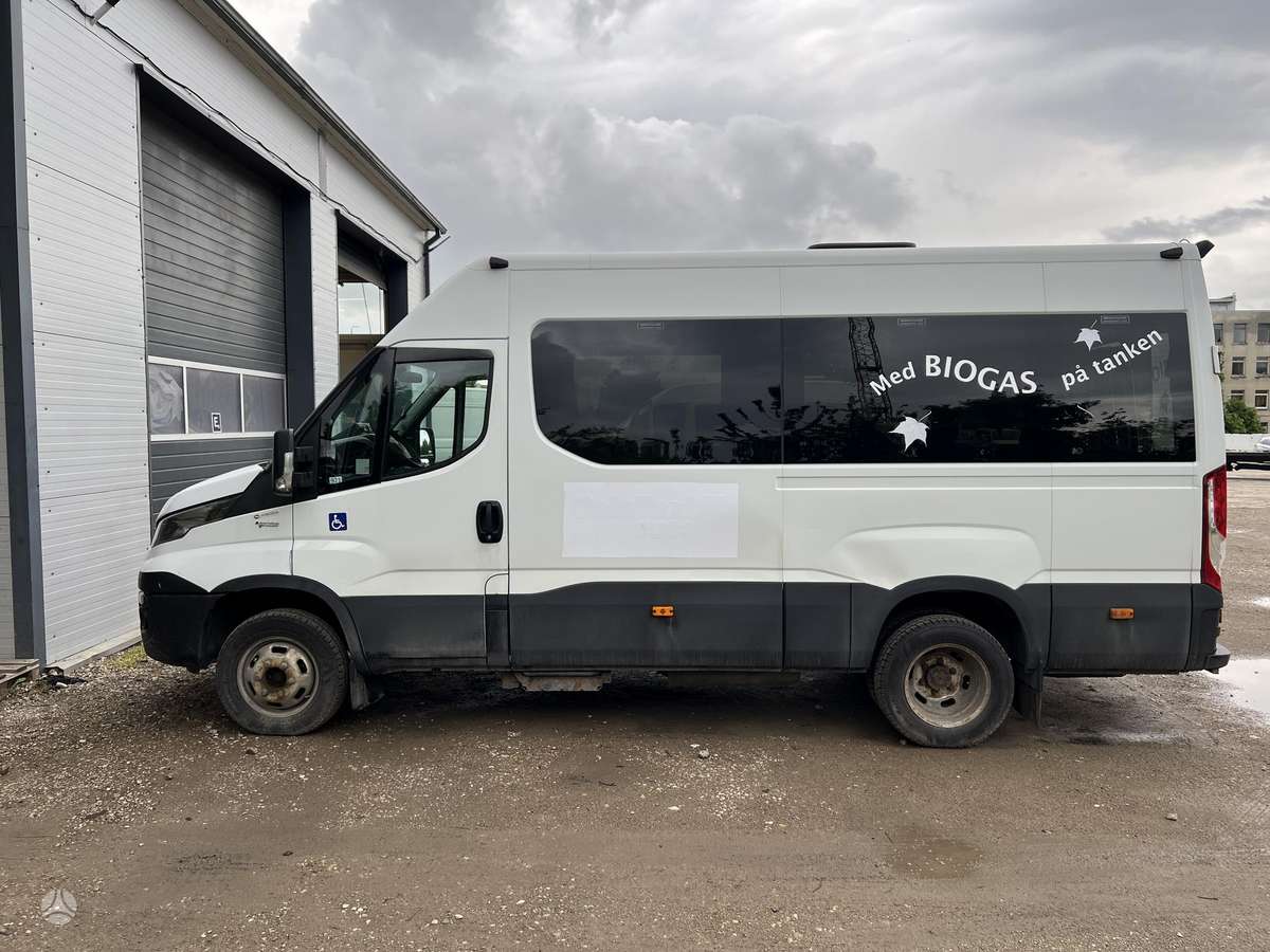 Iveco Daily, passenger vans
