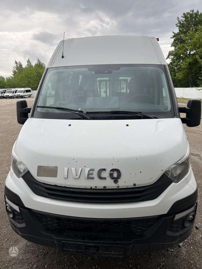 Iveco Daily, passenger vans