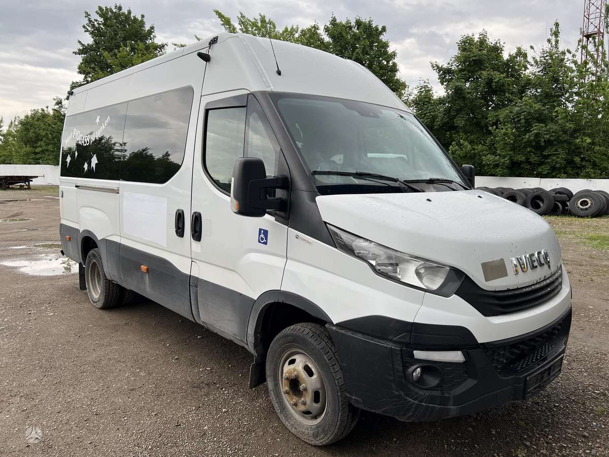 Iveco Daily, passenger vans