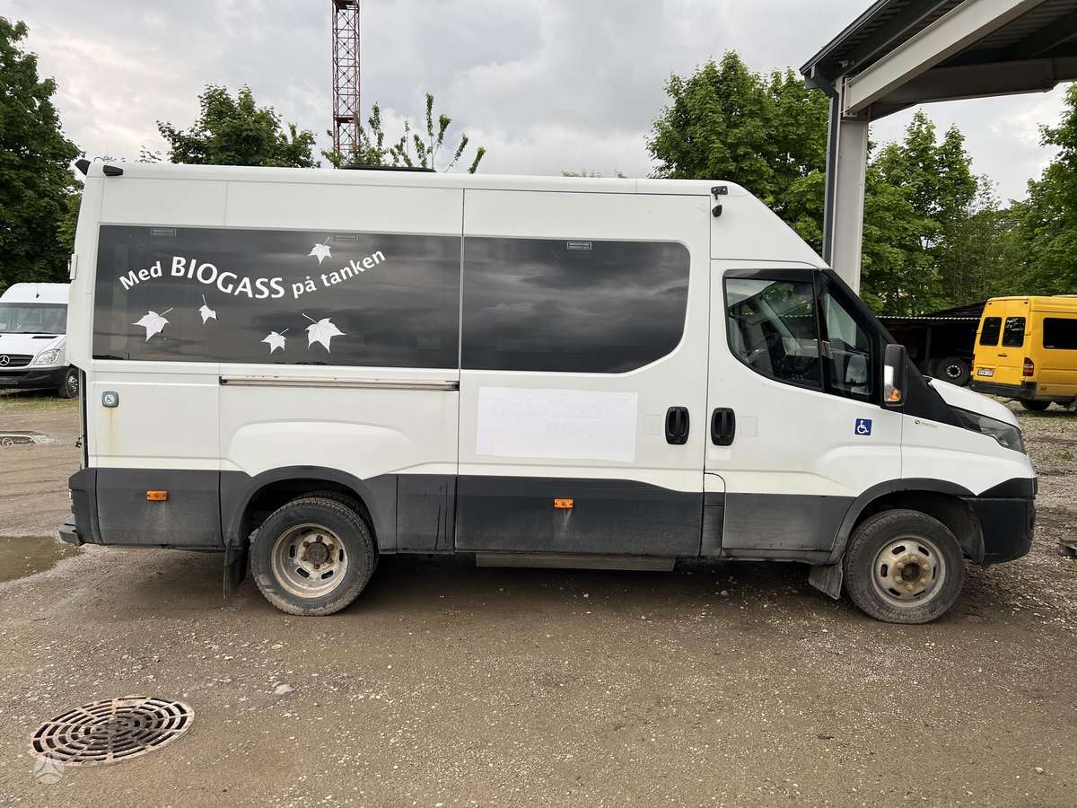 Iveco Daily, passenger vans