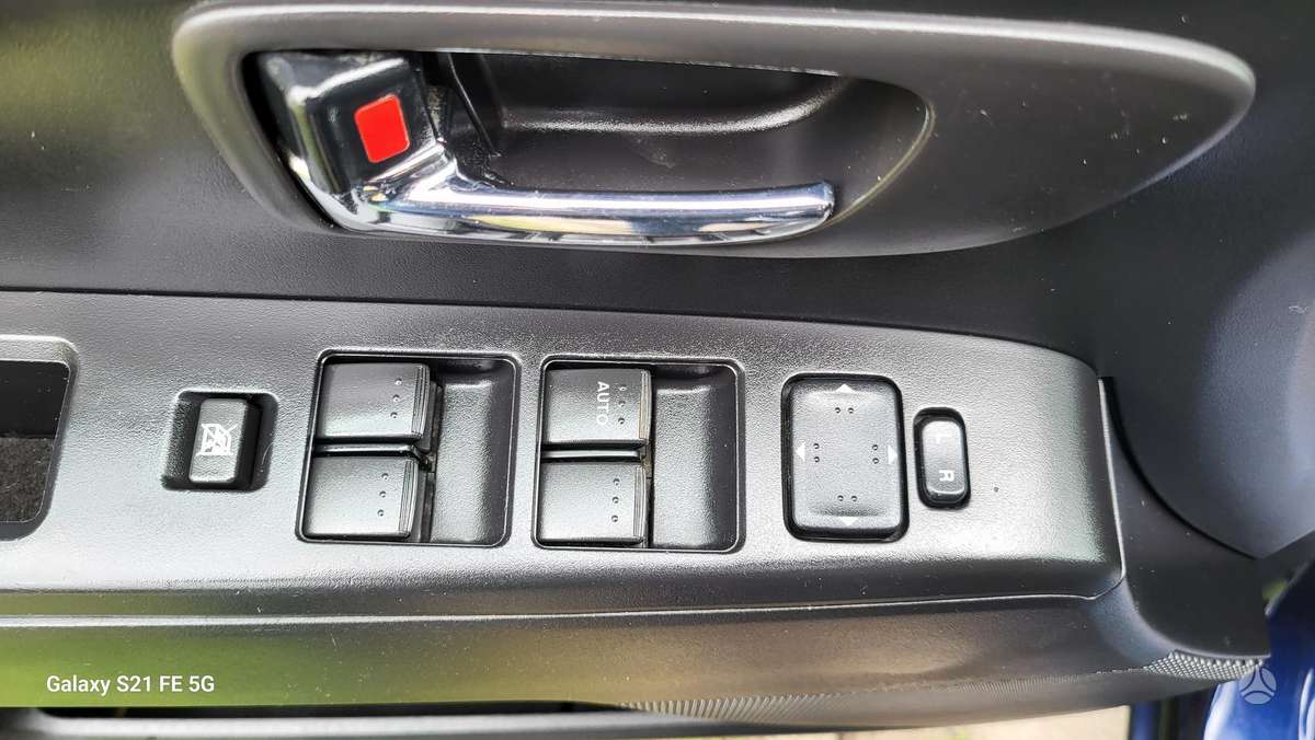 Mazda 5, 2.0 l., Минивэн