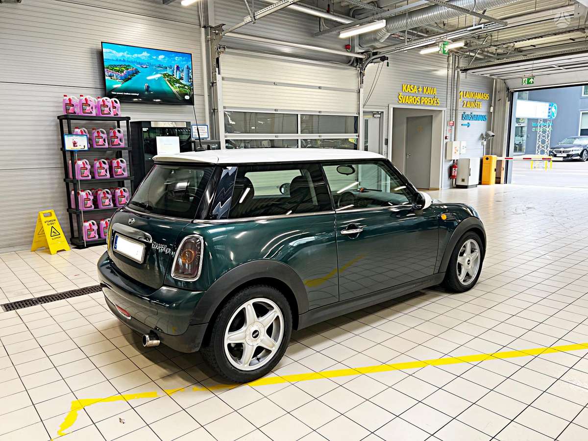 Mini Cooper, 1.6 l., hatchback