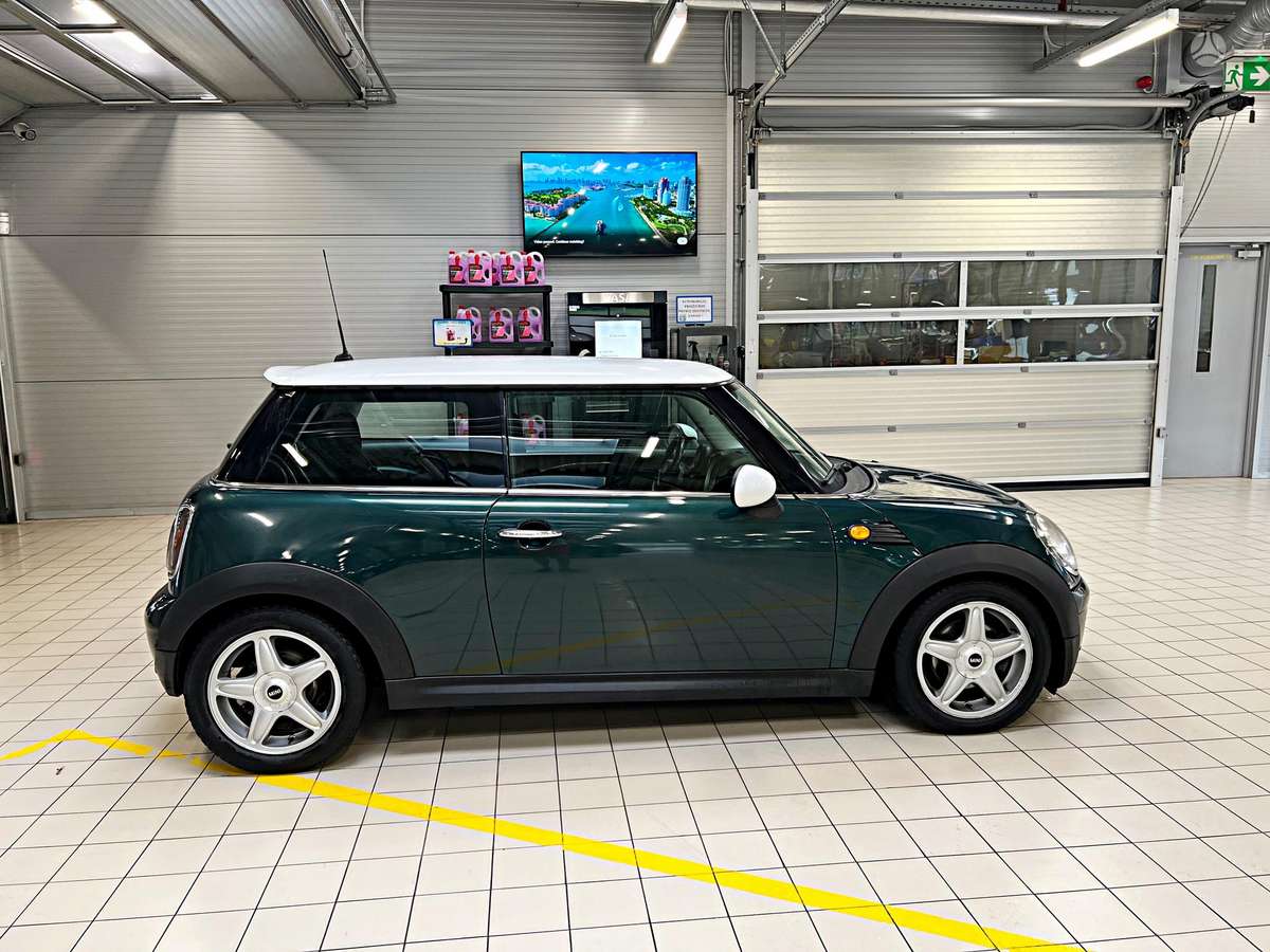 Mini Cooper, 1.6 l., hatchback