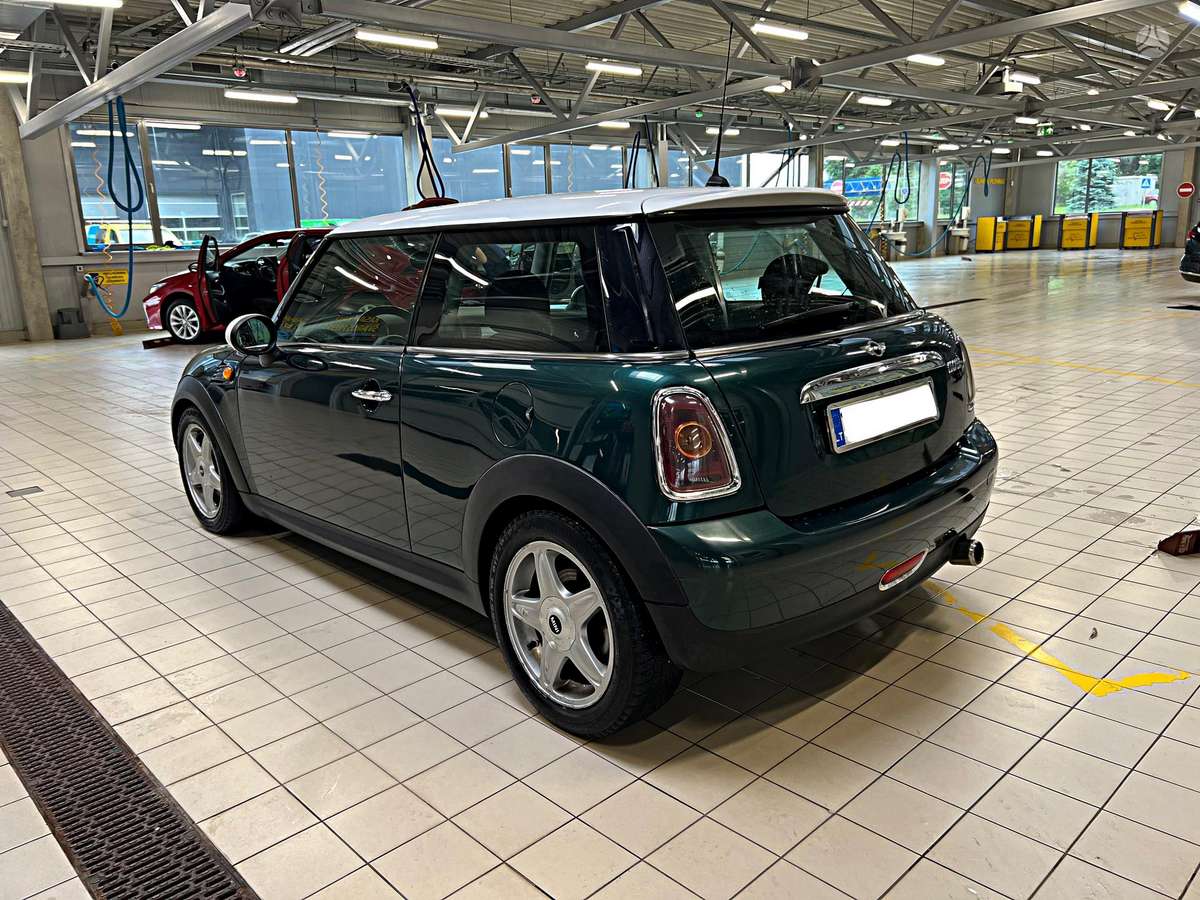 Mini Cooper, 1.6 l., hatchback