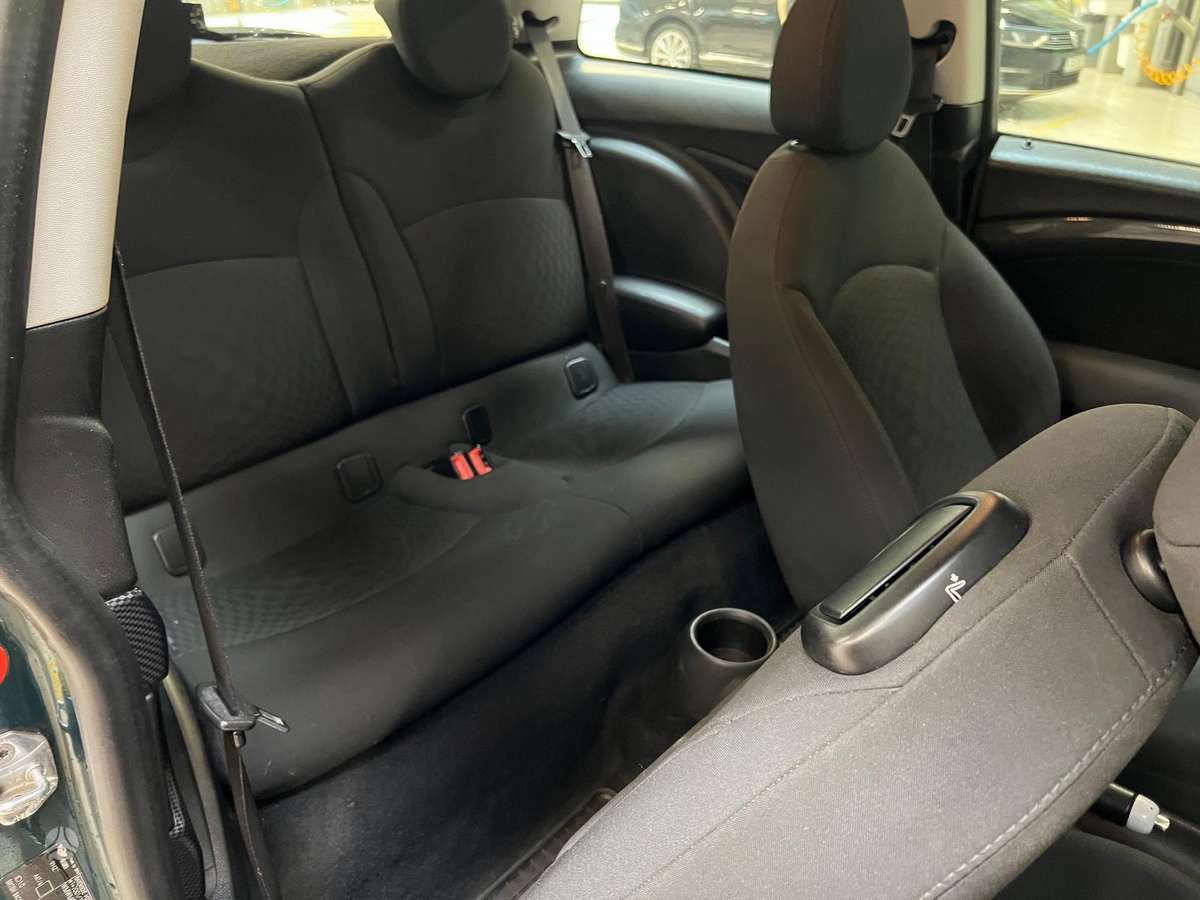 Mini Cooper, 1.6 l., hatchback