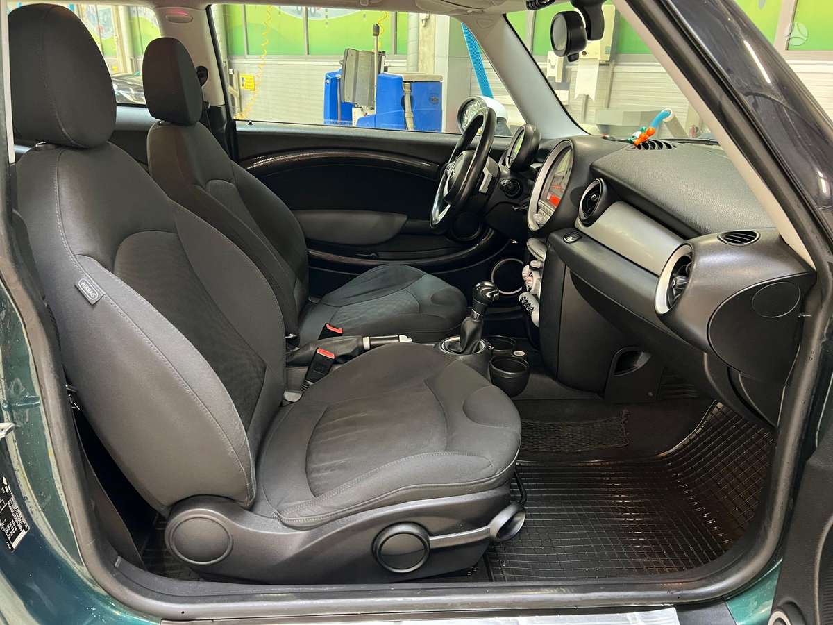 Mini Cooper, 1.6 l., hatchback