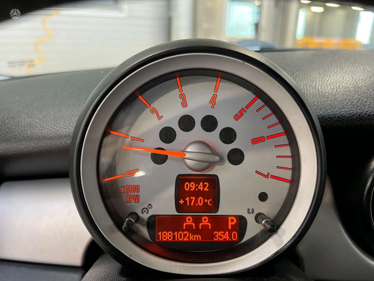 Mini Cooper, 1.6 l., hatchback