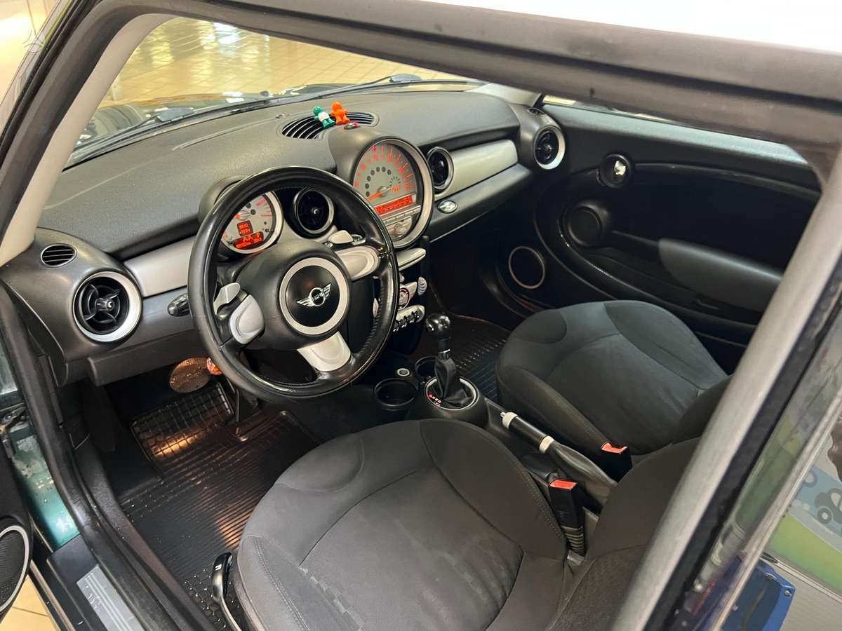 Mini Cooper, 1.6 l., hatchback