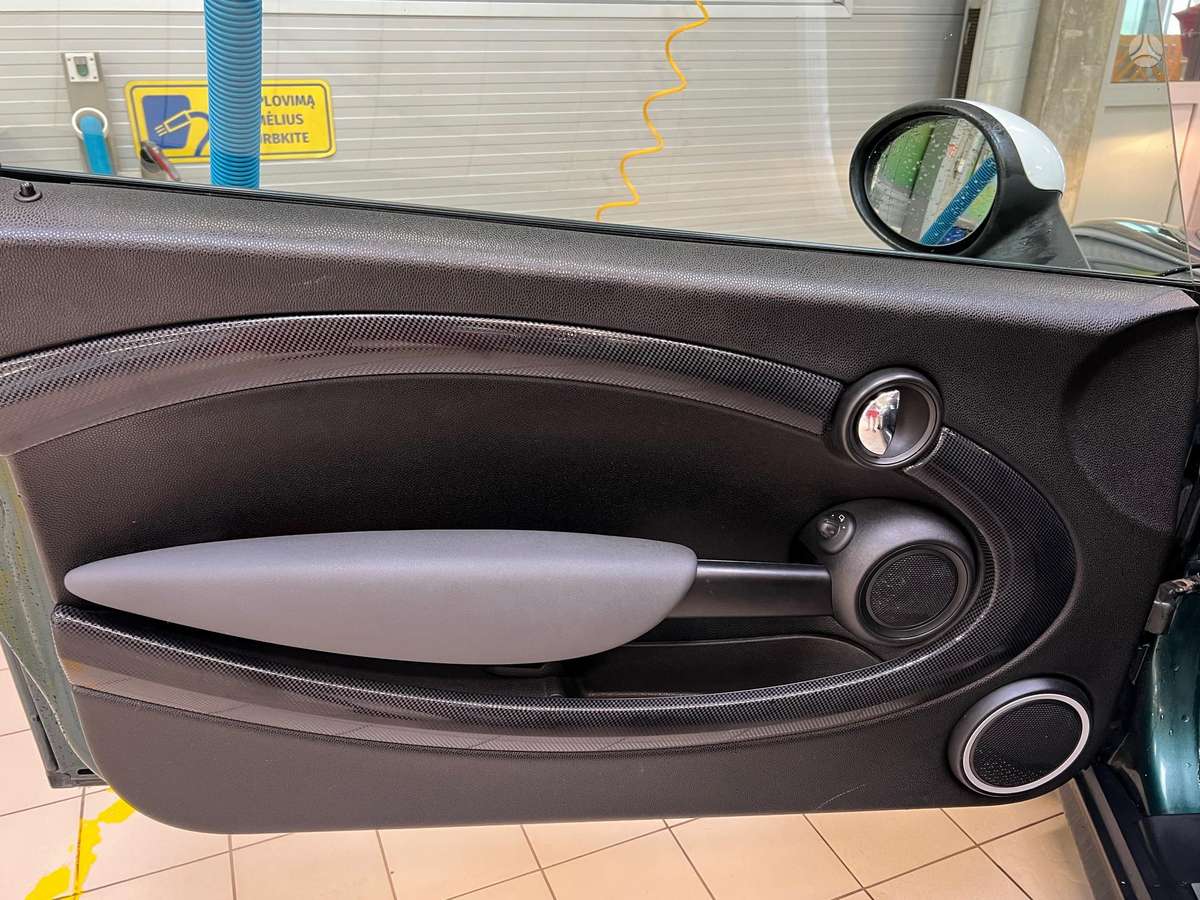 Mini Cooper, 1.6 l., hatchback