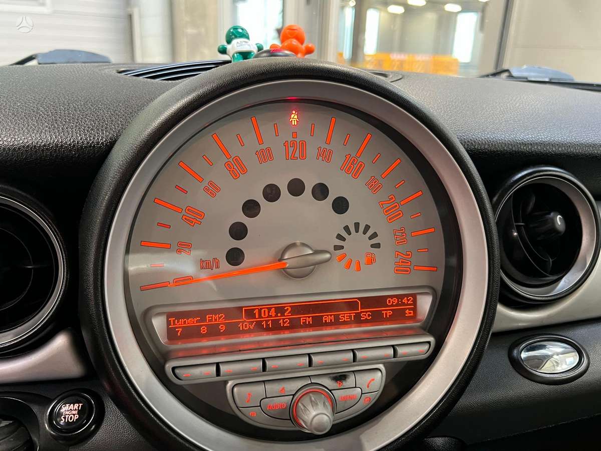Mini Cooper, 1.6 l., hatchback
