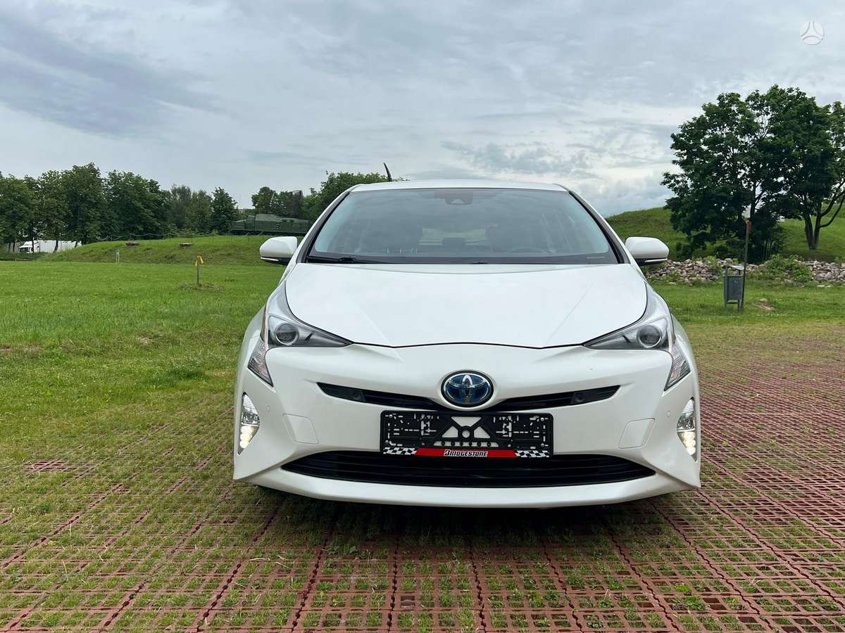 Toyota Prius - 4