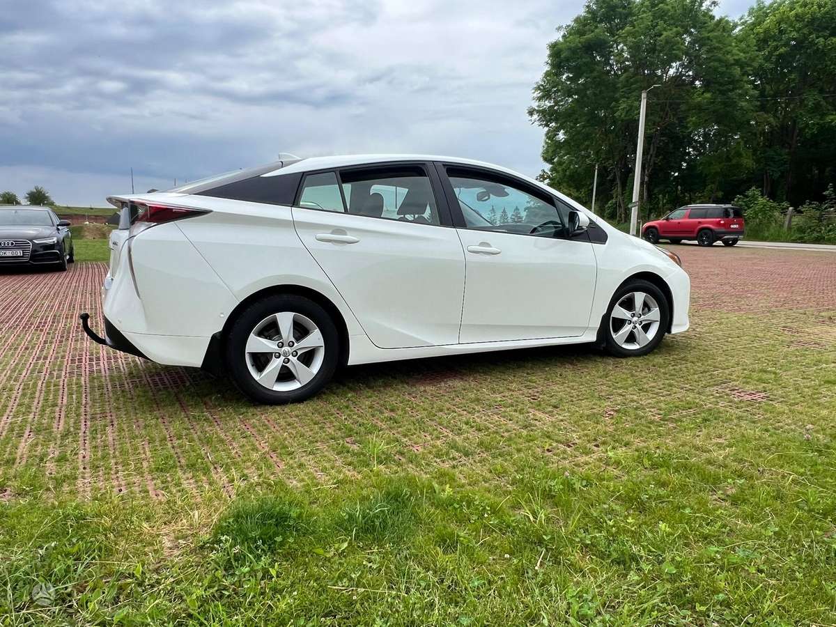 Toyota Prius - 5
